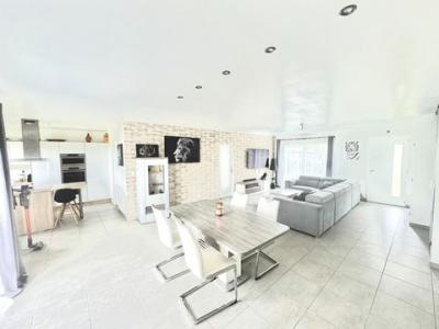Dpt Yvelines (78), à vendre maison P5 de 110 m² - Terrain de 900,00 m² - Plain pied, 110 mt2, 3 chambres