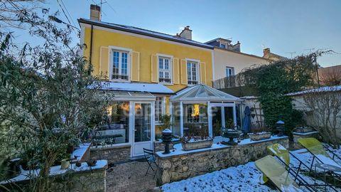 Dpt Essonne (91), à vendre ETAMPES, belle maison de maître de 9 pièces avec piscine et garage double, 210 mt2, 4 chambres