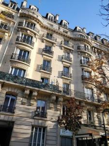 Dpt Paris (75), à vendre PARIS 15EME ARRONDISSEMENT immeuble, 1293 mt2